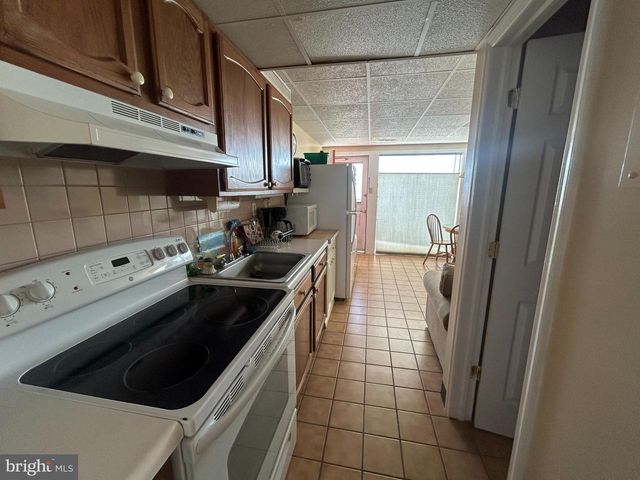 427 E MONTEREY AVE, Wildwood, NJ 08260