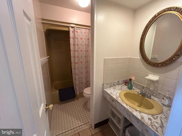 427 E MONTEREY AVE, Wildwood, NJ 08260