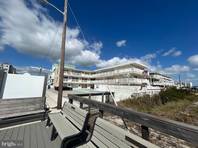 427 E MONTEREY AVE, Wildwood, NJ 08260