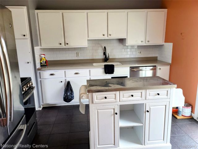 15867 Loreto Street, Roseville, MI 48066