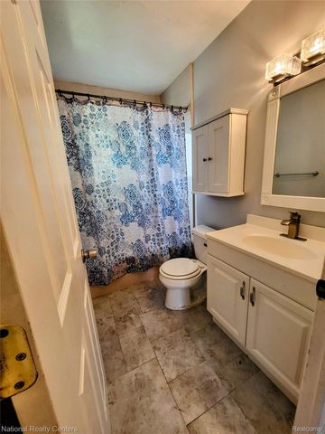 15867 Loreto Street, Roseville, MI 48066