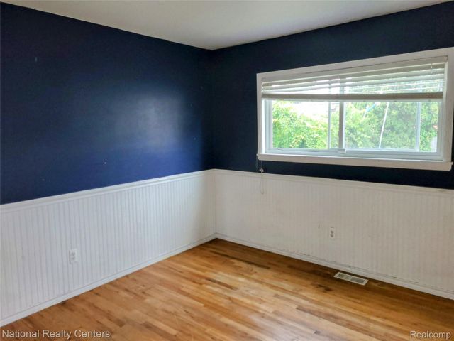 15867 Loreto Street, Roseville, MI 48066