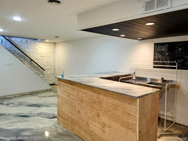 15867 Loreto Street, Roseville, MI 48066