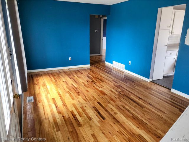 15867 Loreto Street, Roseville, MI 48066