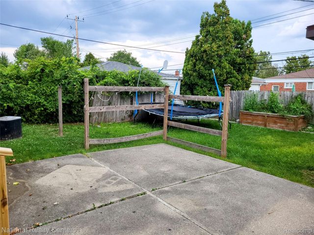 15867 Loreto Street, Roseville, MI 48066