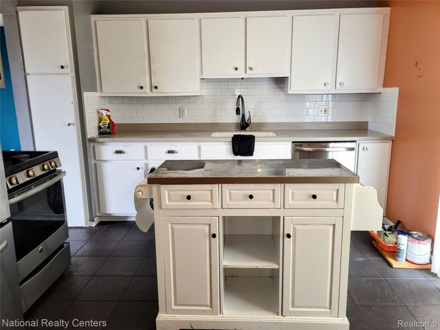 15867 Loreto Street, Roseville, MI 48066