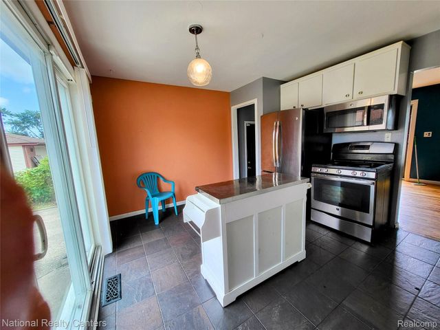 15867 Loreto Street, Roseville, MI 48066