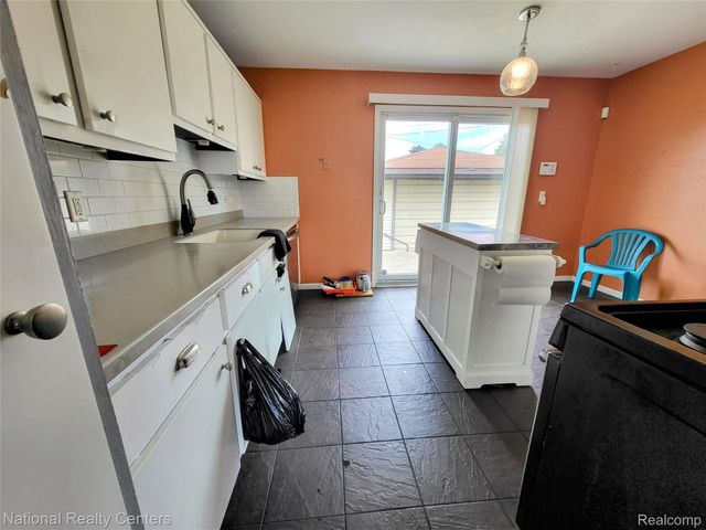 15867 Loreto Street, Roseville, MI 48066