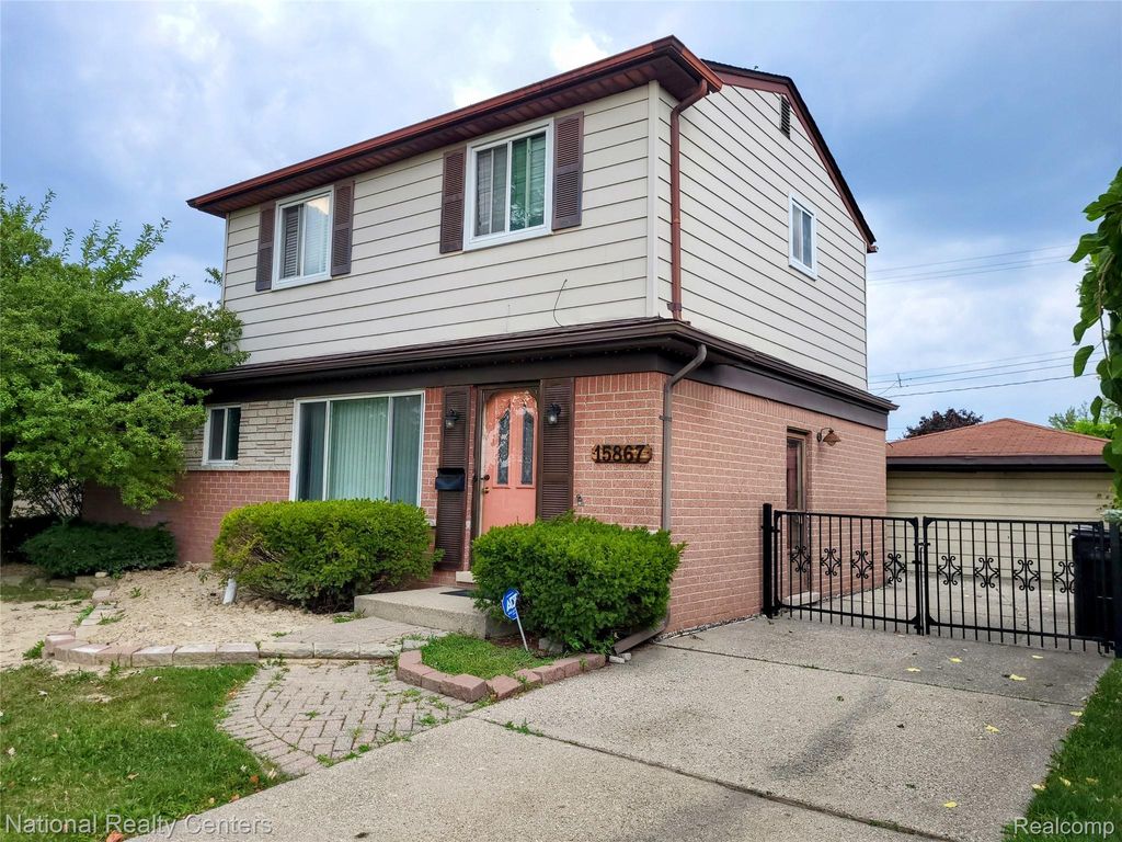 15867 Loreto Street, Roseville, MI 48066