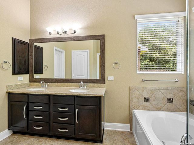 2949 Mistywood Ln, Schertz, TX 78108