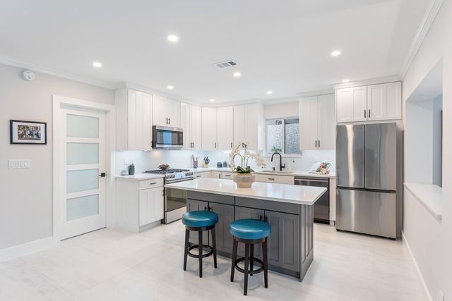 807 SE 11th Court, Fort Lauderdale, FL 33316
