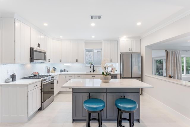 807 SE 11th Court, Fort Lauderdale, FL 33316