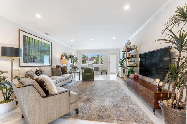 807 SE 11th Court, Fort Lauderdale, FL 33316