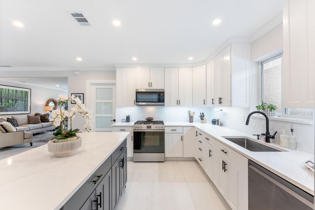 807 SE 11th Court, Fort Lauderdale, FL 33316