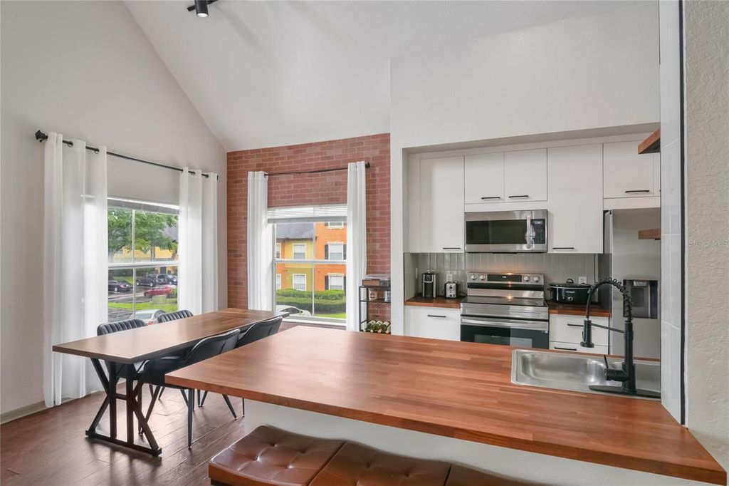 Image 8 of property listing at 6001 WESTGATE DRIVE 2124, Orlando, FL 32835