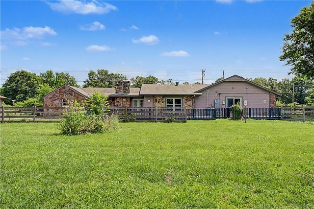 7936 W Wedington Drive, Fayetteville, AR 72704