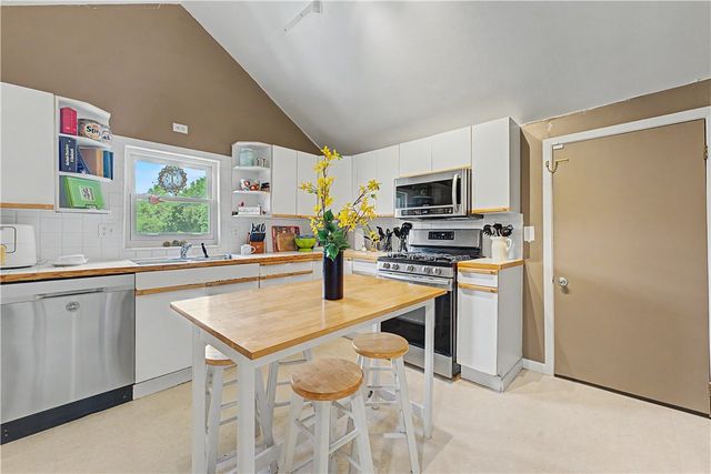 7936 W Wedington Drive, Fayetteville, AR 72704