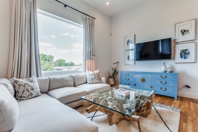 2611 Hondo Avenue 103, Dallas, TX 75219