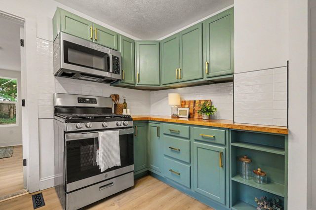 2856 Longstreet Avenue SW, Wyoming, MI 49509