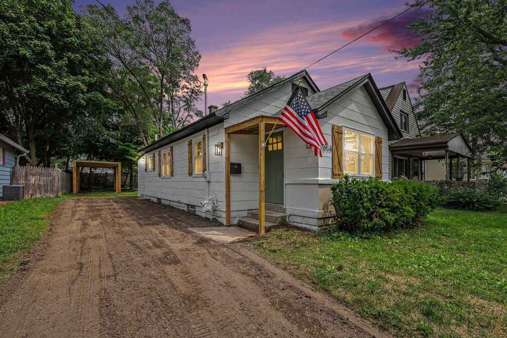2856 Longstreet Avenue SW, Wyoming, MI 49509