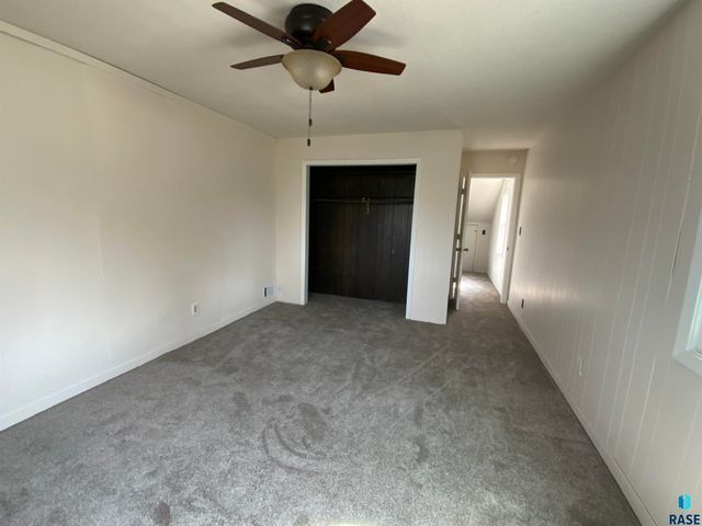 413 S West Ave Avenue, Sioux Falls, SD 57104