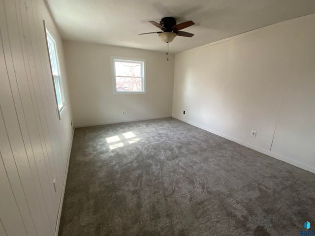 413 S West Ave Avenue, Sioux Falls, SD 57104