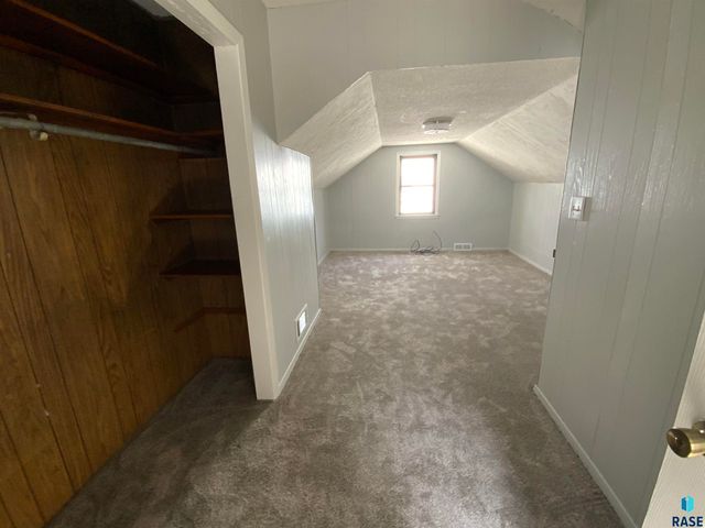 413 S West Ave Avenue, Sioux Falls, SD 57104