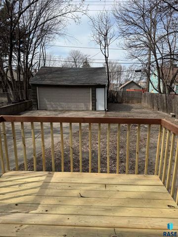 413 S West Ave Avenue, Sioux Falls, SD 57104