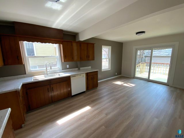 413 S West Ave Avenue, Sioux Falls, SD 57104