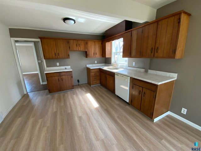 413 S West Ave Avenue, Sioux Falls, SD 57104