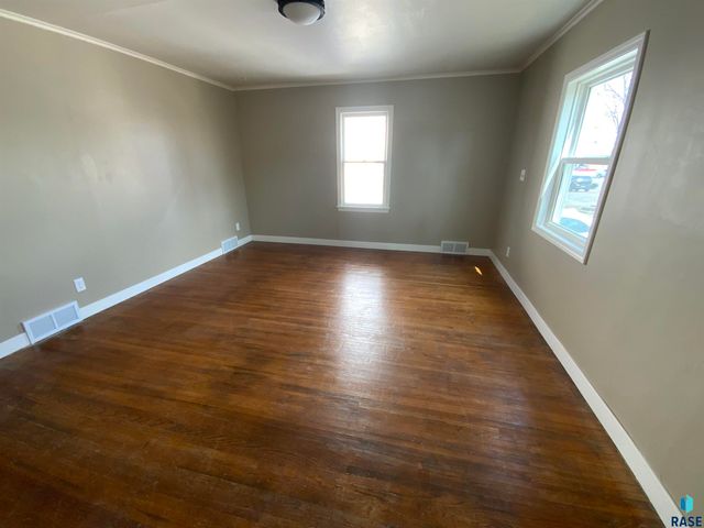 413 S West Ave Avenue, Sioux Falls, SD 57104