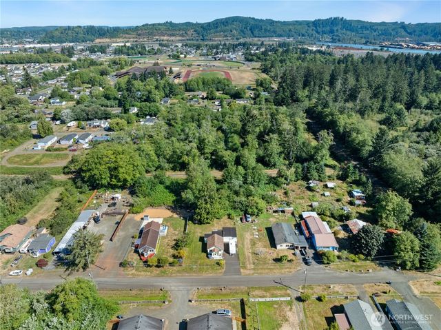 208 E Huntley Street, Aberdeen, WA 98520