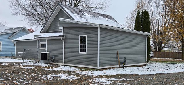 408 E Sycamore Street, Silver Lake, IN 46982