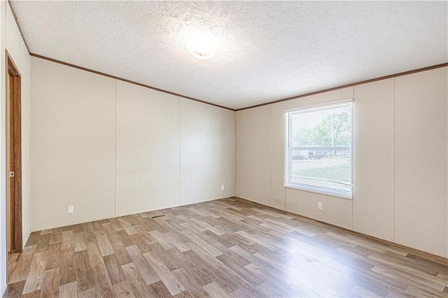 549 N Linn Valley Drive, Linn Valley, KS 66040