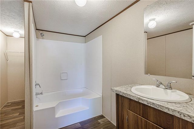 549 N Linn Valley Drive, Linn Valley, KS 66040