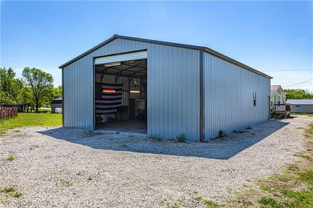 549 N Linn Valley Drive, Linn Valley, KS 66040