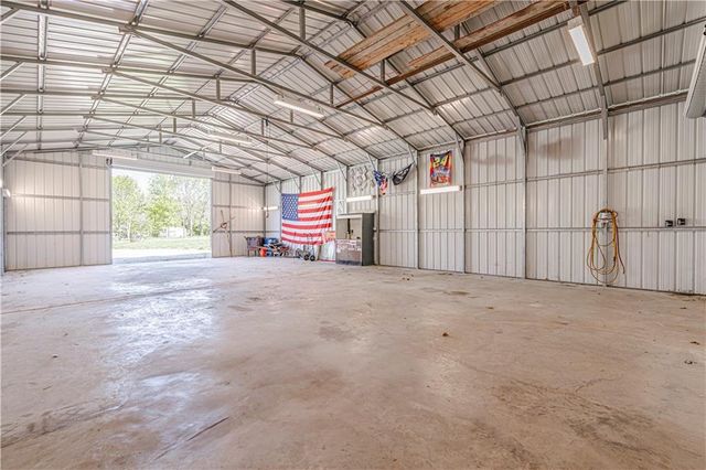 549 N Linn Valley Drive, Linn Valley, KS 66040