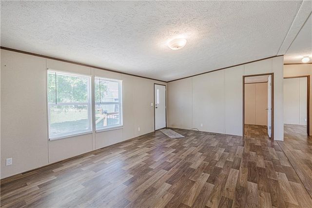 549 N Linn Valley Drive, Linn Valley, KS 66040