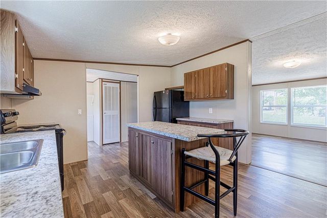 549 N Linn Valley Drive, Linn Valley, KS 66040