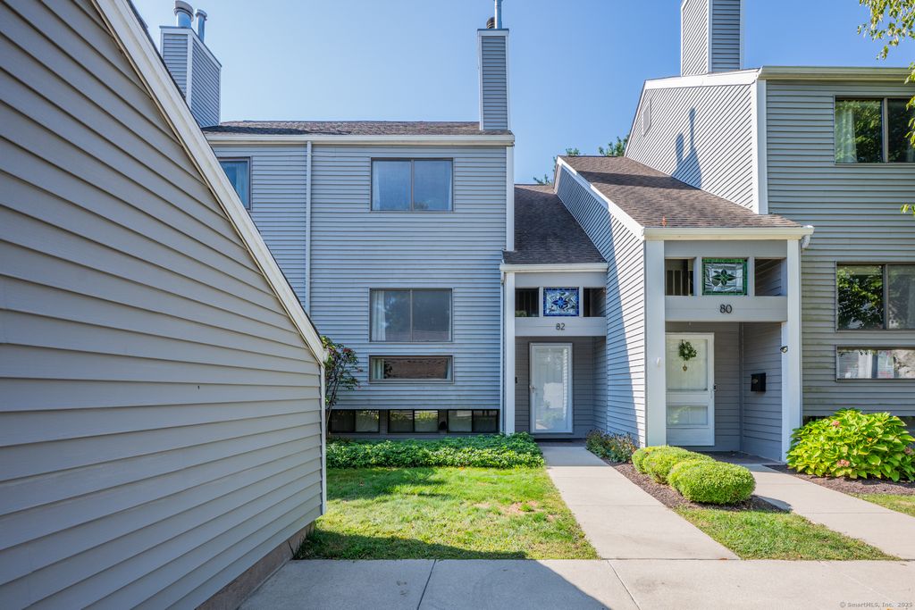 82 Crossroads Lane 82, Glastonbury, CT 06033