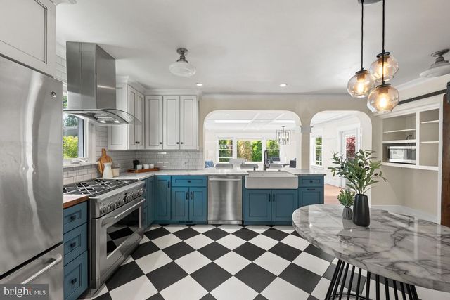 9214 SHELTON ST, Bethesda, MD 20817
