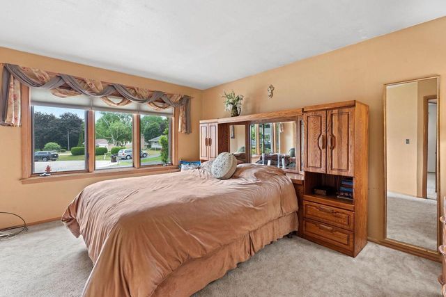 13955 W Forest Knoll COURT, New Berlin, WI 53151