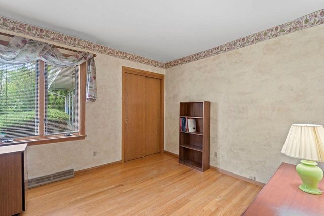 13955 W Forest Knoll COURT, New Berlin, WI 53151