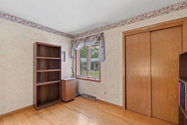 13955 W Forest Knoll COURT, New Berlin, WI 53151