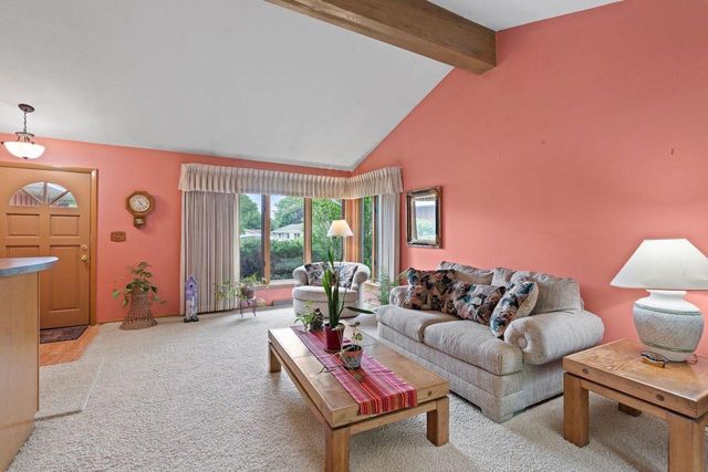 13955 W Forest Knoll COURT, New Berlin, WI 53151