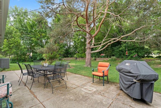 13955 W Forest Knoll COURT, New Berlin, WI 53151