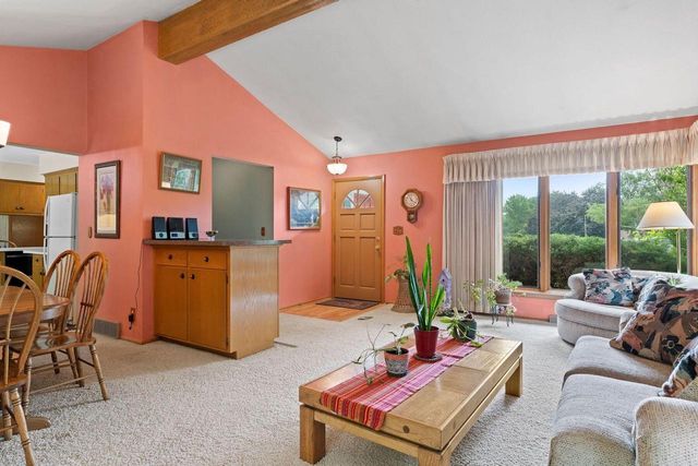 13955 W Forest Knoll COURT, New Berlin, WI 53151