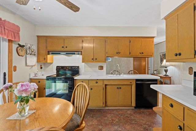 13955 W Forest Knoll COURT, New Berlin, WI 53151