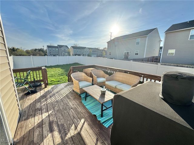 117 Fall Lake Lane, Amherst, OH 44001