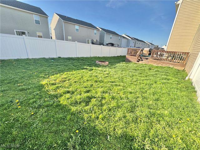 117 Fall Lake Lane, Amherst, OH 44001